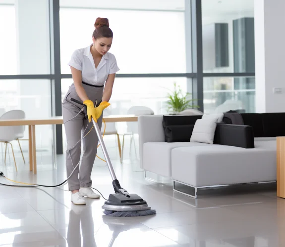 Čistenie a vysávanie podlahy vo firme